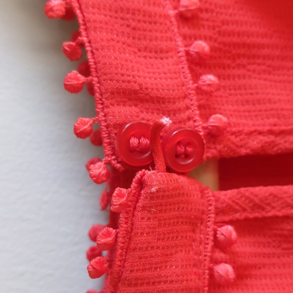 Francesca's Shell Top with lace trim detail- Large - Picture 4 of 5